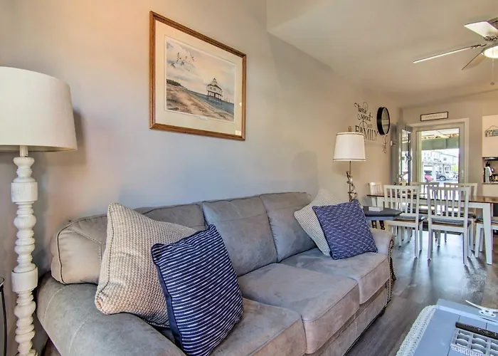 Pool Access, Near Beach! Waterfront Ocean Gem *