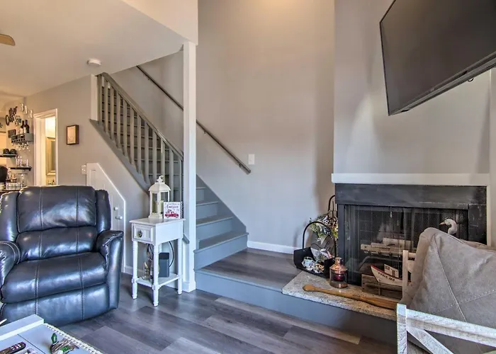 Pool Access, Near Beach! Waterfront Ocean Gem Holiday home Ocean City