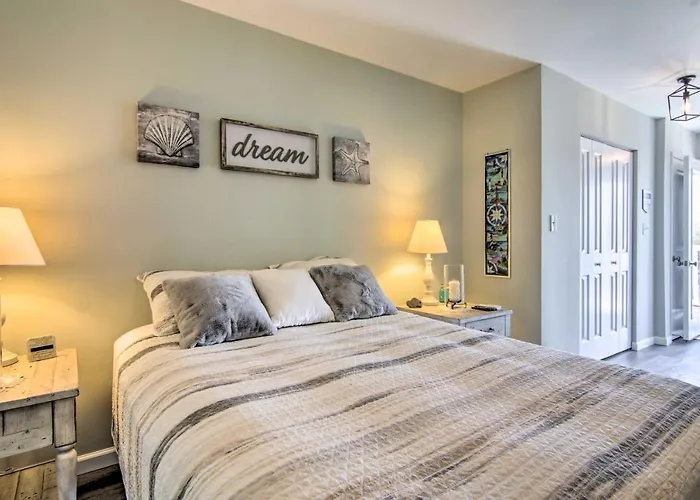 Pool Access, Near Beach! Waterfront Ocean Gem