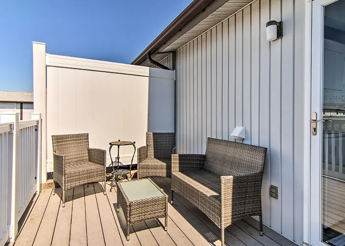 Pool Access, Near Beach! Waterfront Ocean Gem