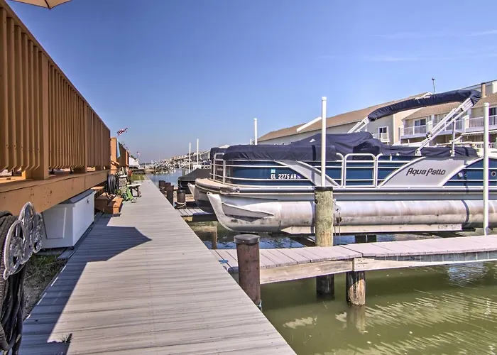 Pool Access, Near Beach! Waterfront Ocean Gem Holiday home *